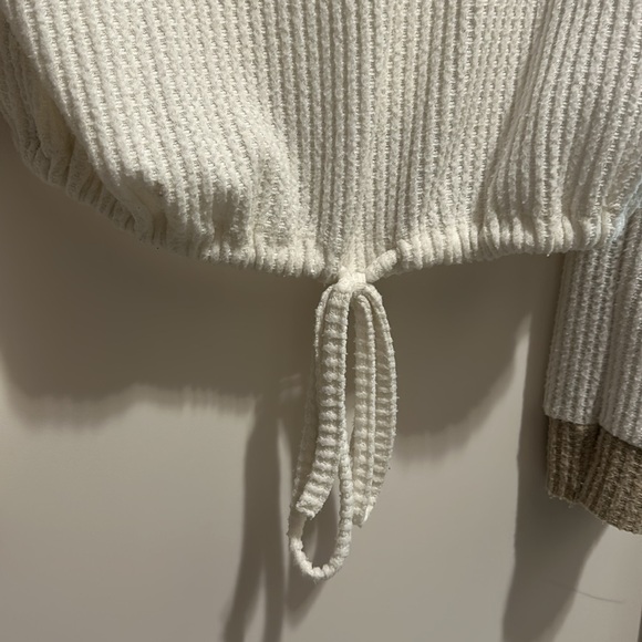 Hollister crop sweater size xs - Picture 4 of 4